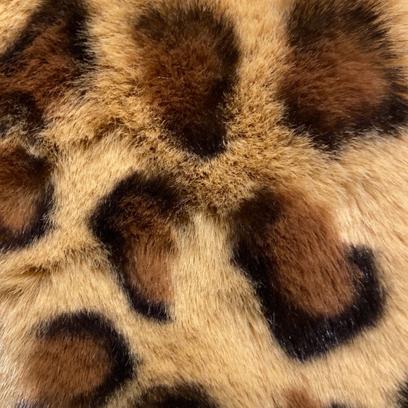 NWT Echo faux fur leopard print vest size S/M P/M this vest is so soft - Picture 6 of 9